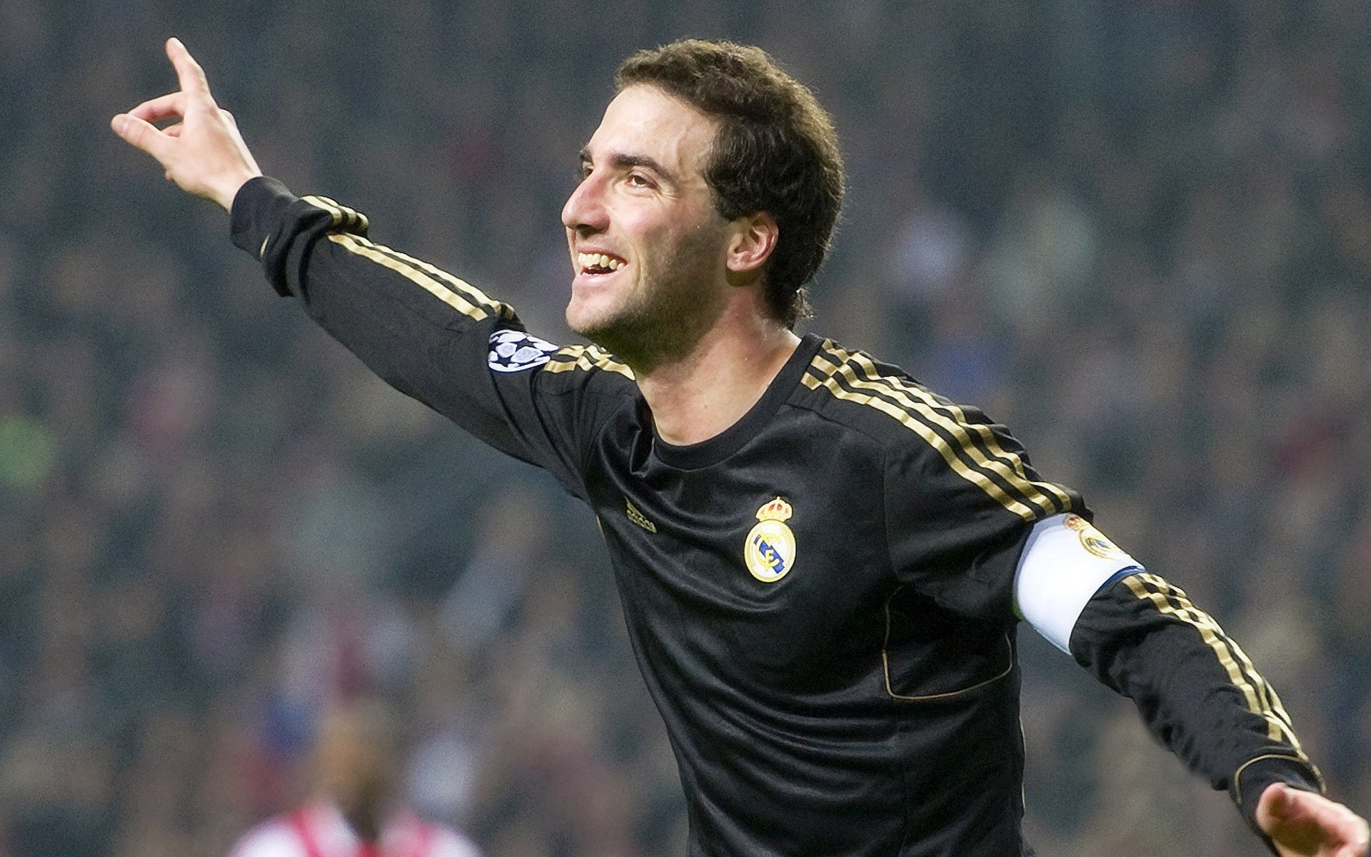 爱游戏官方论坛-“马丁·高尔西的球场统治力，助阿根廷美洲狮队突破难关”