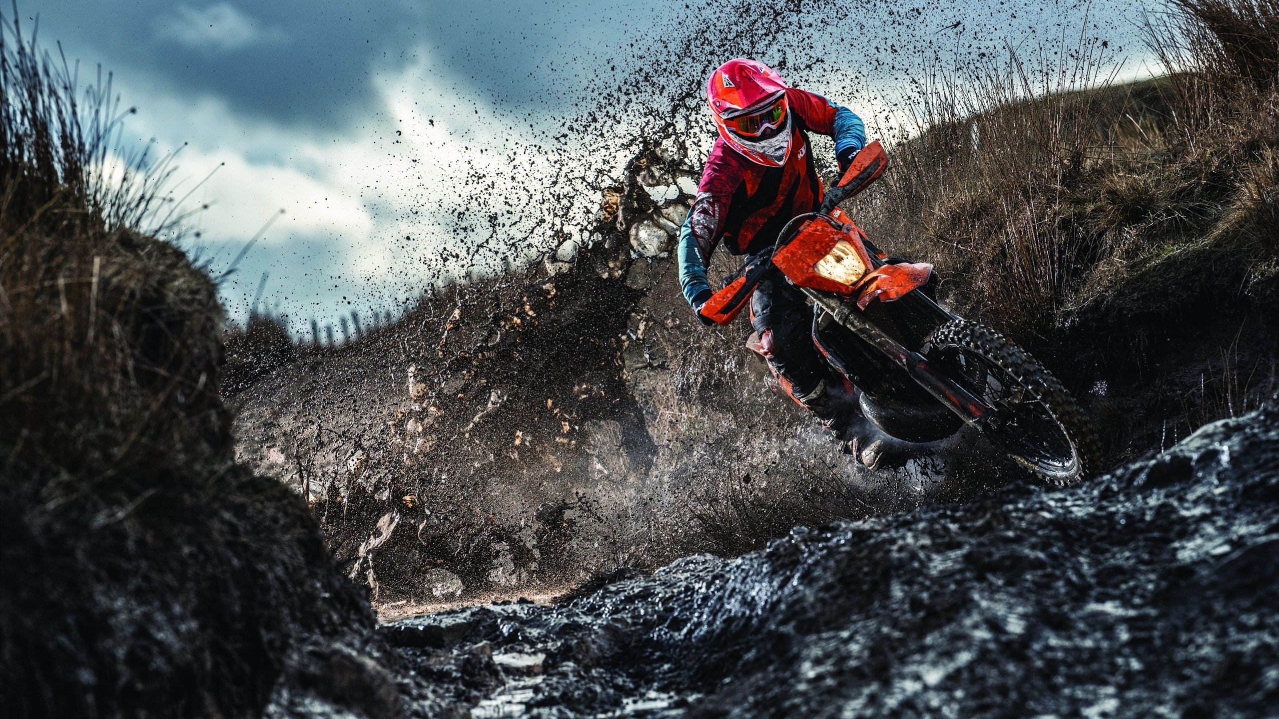 爱游戏体育平台-谷爱凌训练中展现高难动作，谷爱凌夺得佳绩